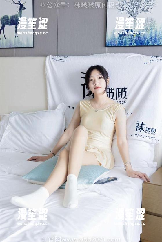 BoBoSocks袜啵啵-小甜豆 BoBoSocks袜啵啵 - 挑战你的甜!小甜豆的最新红色美甲分享,别太吃惊哦。