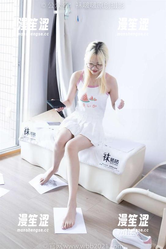 BoBoSocks袜啵啵 - 在线追逐奶油泡芙剧情，甜甜圈的写真日常充满乐趣！