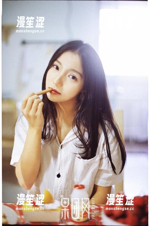 GIRLT果团网 - 睡衣写真：黄歆苑的943种懒散态度
