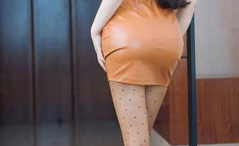 HuaYang花漾 – 顽皮丝袜与顾欣怡的完美搭档，竟能在免费图册中成双成对？