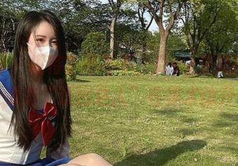 微密圈 – 模特？不不不，July芝岚的毛衣风采更像是“逗比达人”在美术馆开个展！