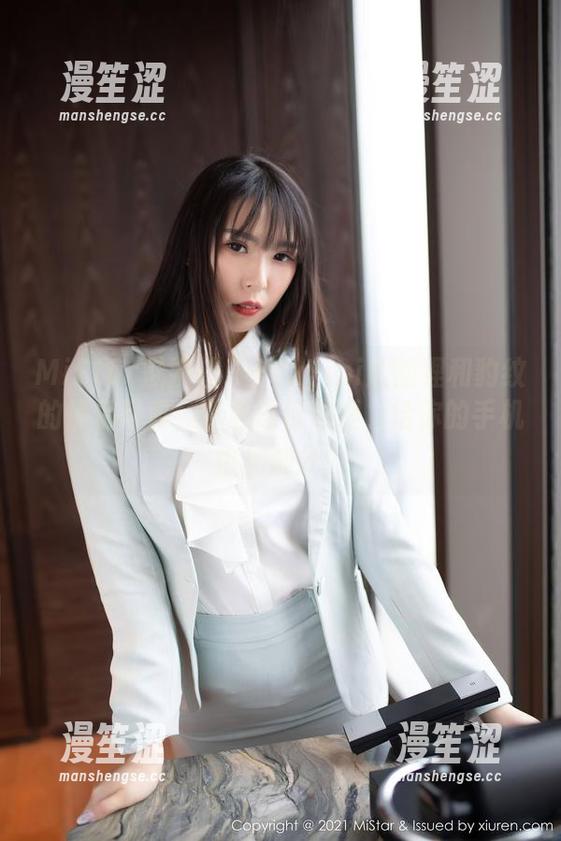 MiStar魅妍社 - FoxYini孟狐狸和豹纹的情侣写真，下载这份恩爱，给你的手机也加加分！