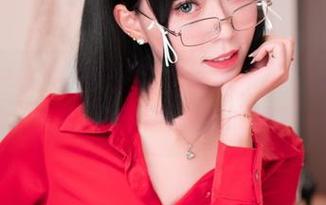 在Money冷冷的全套灰丝图集里，闪烁着一点点，随风而舞的故事？