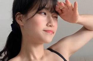 看！护士Myung Ah在写真集中教你压力释放的独门秘笈——就是放松，摆姿势！