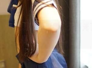 ROSI，一卷胶带的哲学：无圣光下也能捆绑真实之美。