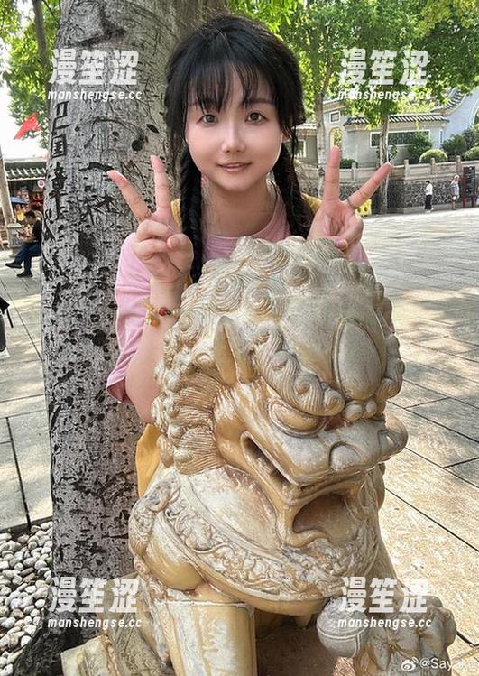 又来了一波Sayako＿今年4岁的写真更新，是以大凤为灵感，不明觉厉啊。