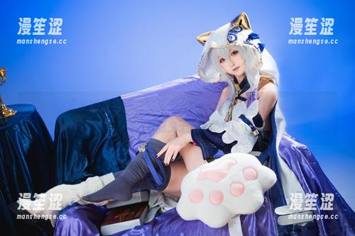 在Seele麦麦的夏雪铃兰物语里，有个分享：草坪上的秘密与梦游的兔子们。