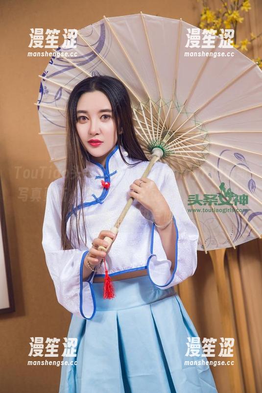 TouTiao头条女神 - 看！JennyR的最新写真更新，露丝玛丽正在舞动，让你的脸部肌肉提前热身哦！