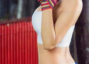 UGirls尤果网 – 李思宁的JK套图，就像一块布丁，不看太久怕融化，高清让每个细节都很诱人。