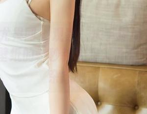 UGirls尤果网 – 观察：水手服加上颜亦汐原图，壁纸的一秒钟太撩人了，干脆扔掉杂念吧。