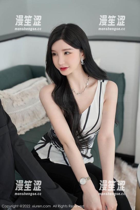 Xiuren秀人网 - 妈呀，FoxYini孟狐狸这连衣裙，写真拍得真会撩！