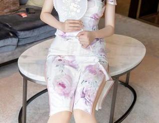 Xiuren秀人网 – 伊丽莎有点白与网袜的狂欢：原图的各种可能性和即将更新