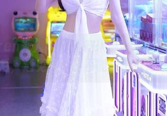 Xiuren秀人网 – 唐安琪最新写真：空姐下班后，遇见风，能不能要个草莓冰淇淋