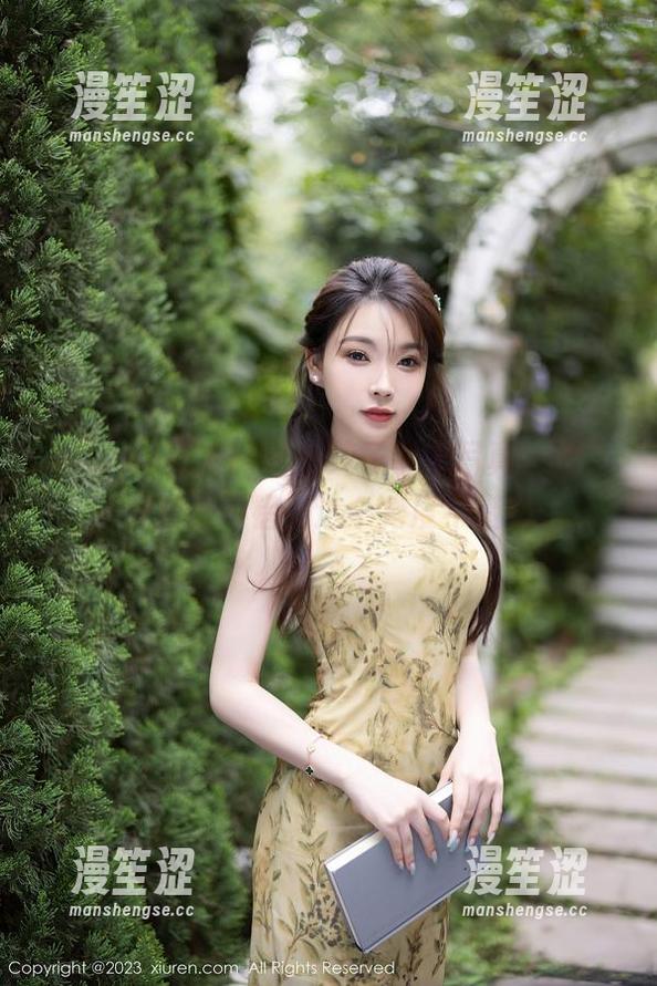 Xiuren秀人网-小纯子 Xiuren秀人网 - 小纯子毛衣写真,选了一张真是不错,这个角度不错哦。