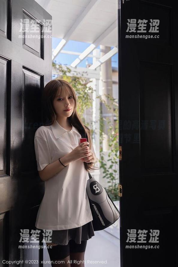 Xiuren秀人网 - 透过爱酱里的高清写真，秘密就藏在每一个细节里