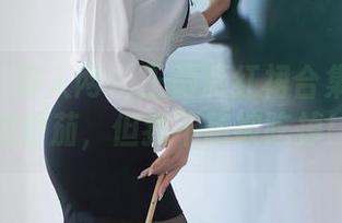 Xiuren秀人网 – 王薇薇红裙合集：红得像番茄，但我不想被吃掉！