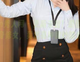 Xiuren秀人网 – 更新来啦！原图里的糯美子化身修女，竟然有种微妙的反差感。