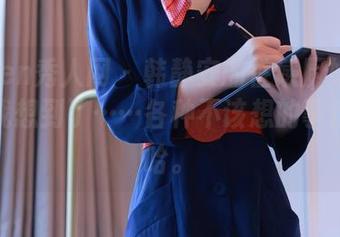 Xiuren秀人网 – 韩静安的性感厨娘扮相，让我想到了……各种不该想的事情，哈哈。