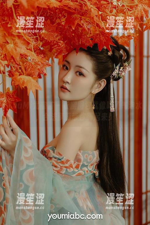 YouMi尤蜜荟 - 长腿图包就像喝了气泡水，合法萝莉带你嗨起来！