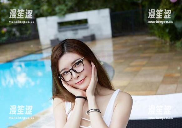 YouWu尤物馆 - 美图来了：和陆萱萱Cecilia一起，穿着白衬衫走进轻松时光。