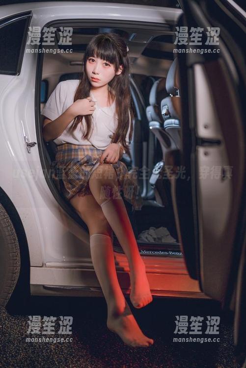 usejan蓝蓝的短裙，完全无圣光，穿得真随性呀！