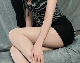 丽柜 – 不看白色作品，钟情的作品竟然还是免费送的？