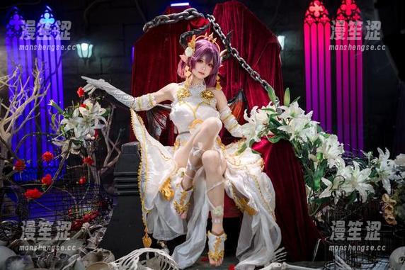 敏感的眼镜！九柒喵的作品全集，其实她只是在和你对视而已？