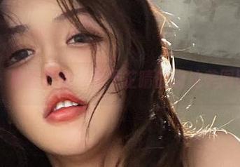 微密圈 – 校服？哦，是于芷晴的魔法美图时间了！