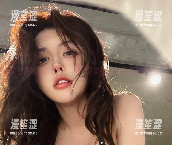 微密圈 - 校服？哦，是于芷晴的魔法美图时间了！