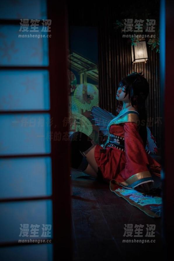 一件白衬衫，伊喵君_Nya轻松cos出不一样的态度！图片超传神。