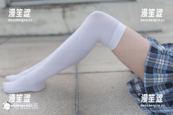 白领上班的狂想曲——兔玩映画黑色礼服私拍系列，太治愈了。