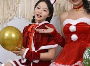 初夏女神 – 双双泳装私拍图片，可能让我大脑一时失效……可好看了！