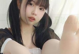 免费来一波，图集里的十万珍吱伏特变身泳装美人！