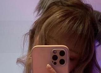 啾小妍Deer的办公室：高清原图，工位也能是T台啊！