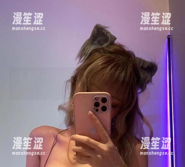 啾小妍Deer 啾小妍Deer的办公室:高清原图,工位也能是T台啊!