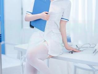 当失眠小宁遇上海边，写真图包里的浪花没想象中“浪”。