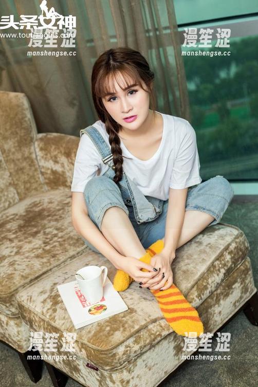 头条女神 - 小晴子的“足下生辉”：精选图片带你领略她的美足魔力，有预感这不是结束！