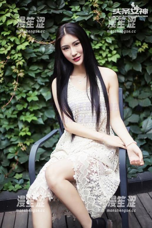 头条女神 - 艾小青的玉足和旗袍在线，满足你的审美砂糖！