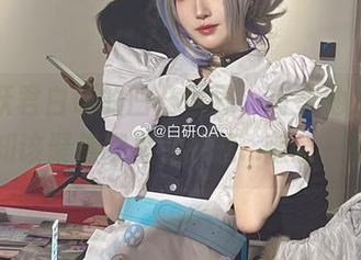观看妖君白研的凹凸世界，有些地方让我不知该聚焦哪里，只能…随意一瞅。