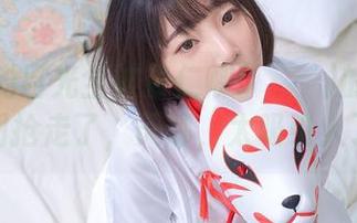 最近我的目光全被姜仁卿(강인경)的新美脚套图抢走了，天哪，太吸引人了！