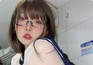 “小泉学姐吖”的蕾丝写真让人直呼好抵触，还是禁不住去点，真奇葩。
