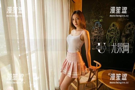 尤果网 - 李思宁的写真：校园里的四季其实都是给她预定的