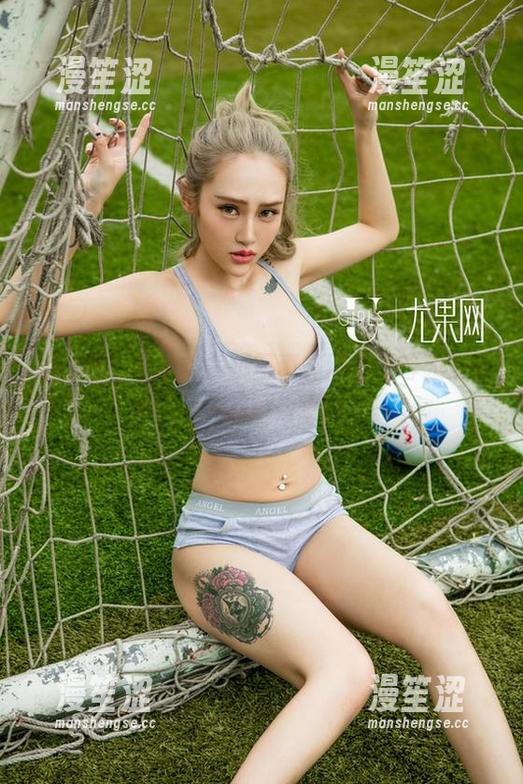 尤果网 - 若涵的美脚写真在网盘里等我发现，被这诱人的腿折磨得不轻。