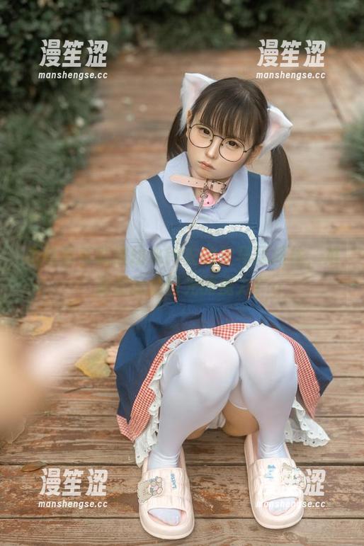 看着看着就被幼水铃衣的双马尾抓住，难道这就是目光的魔力？
