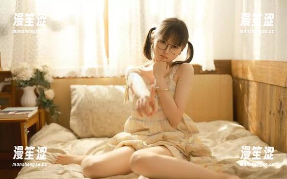 耳边盘旋着“圣诞小鹿”的旋律，幼水铃衣的美图真会让人想要一头撞上去…