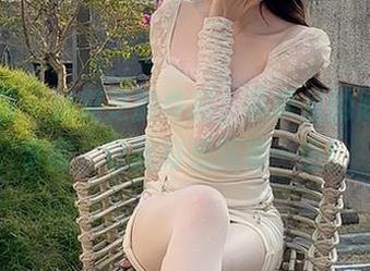 微密圈 – 徐莉芝的作品，吊带里的隐秘小宇宙，让我好想探索一番！