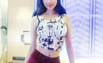 推女郎 – 查看梁棋棋的私拍图集：连衣裙的裁剪就像她的个性，出乎意料但又恰到好处。