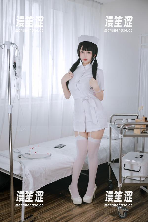 日奈娇美图分享，真不愧是清纯界的小清新，芊芊细腿真让人想多看几眼