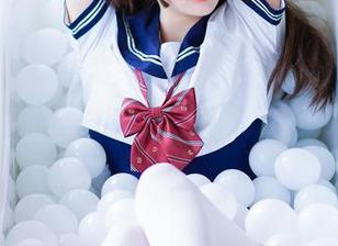 日奈娇的“中奖高清”套图，看了一套又一套，真是欲罢不能，心底里嘀咕这是什么节奏。