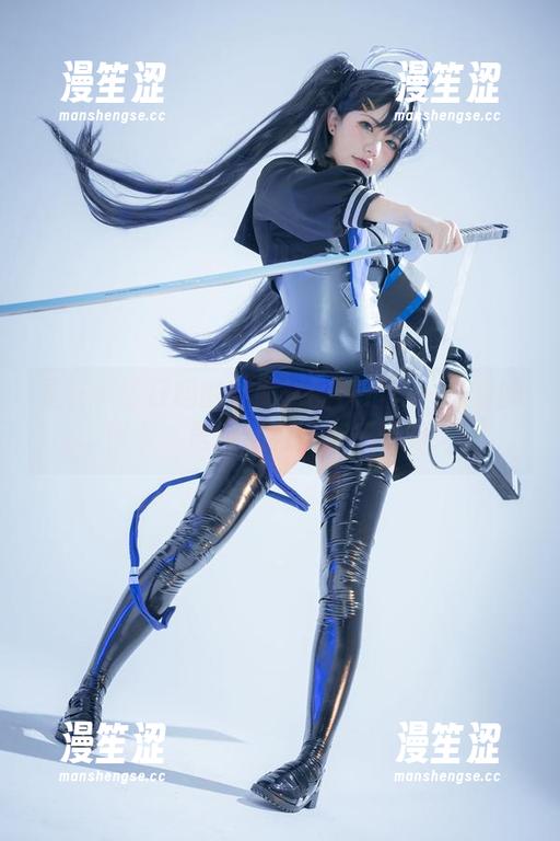 是一只熊仔吗的制服套图精选——脉动的线条，居然还有这么多姿势！